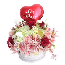 gifts for lovers, Lima gift delivery, anniversary gifts, florist, roses, Valentine's Day gifts, floral arrangement, gift shop, Lima gifts, box with roses, Peru roses, Peru gifts, roses with crown, Lima florists