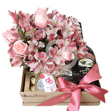 Baileys for gifts, roses, floral arrangements, roses and chocolates, women's gifts, Mother's Day gifts, gifts in Lima, gifts with Baileys, Ferrero chocolates for gifts, Gifts Peru, details